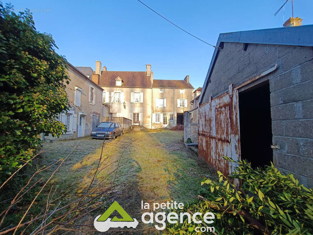 Appartement à SANCERGUES