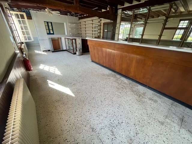 Commerce à LA SAUSSAYE