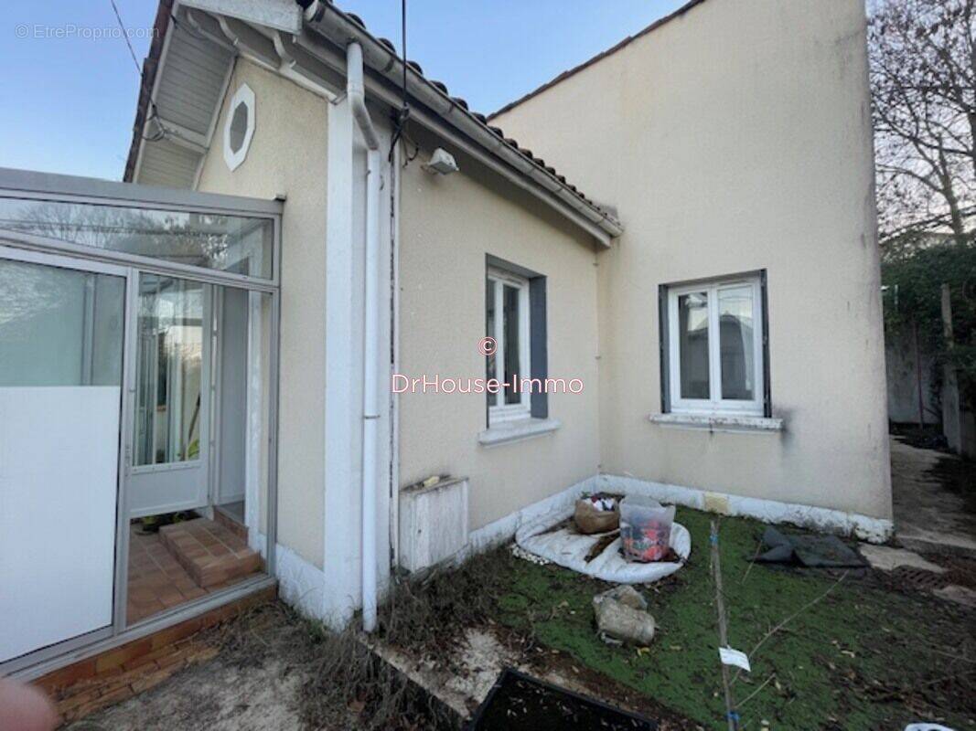 Maison à MAGNAC-SUR-TOUVRE