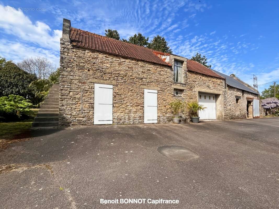 Concarneau – propriété de caractère sur plus d'un hectare avec dépendance de 134 m² - photo 4
