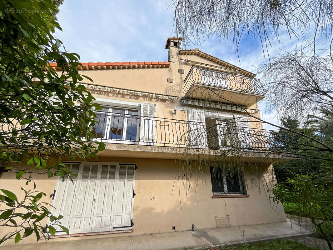 Appartement à MOUGINS