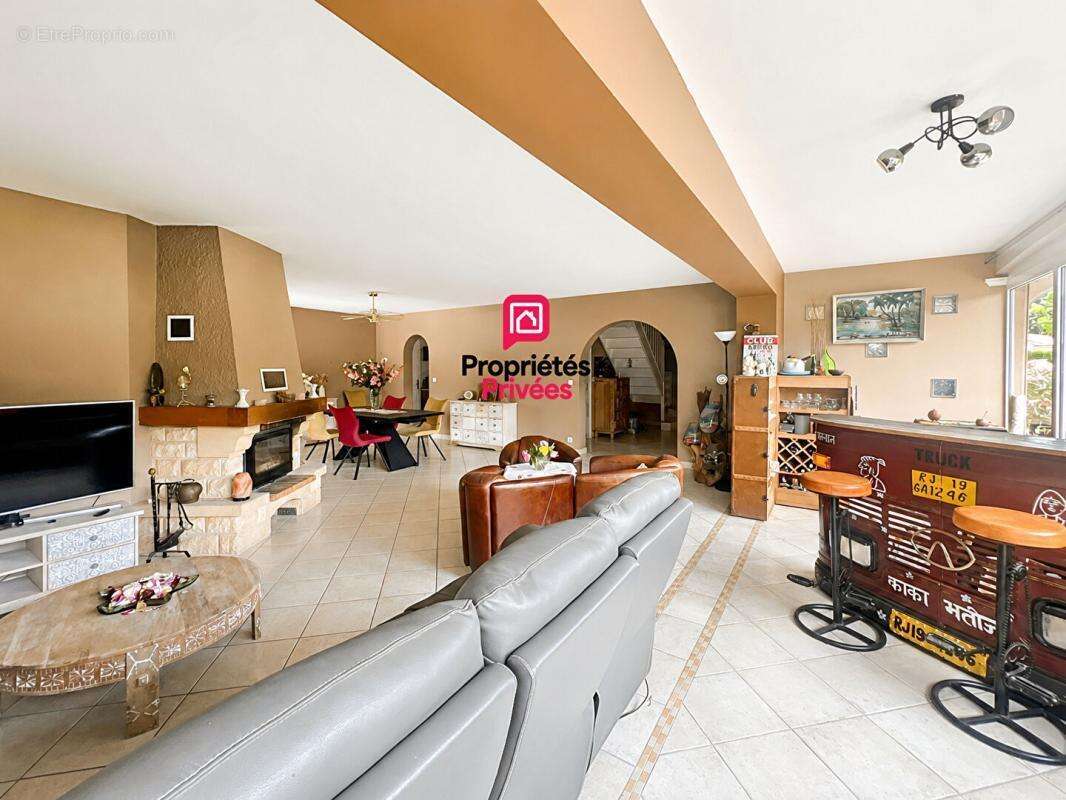 Propriété familiale avec piscine chauffée et parc arboré - photo 4