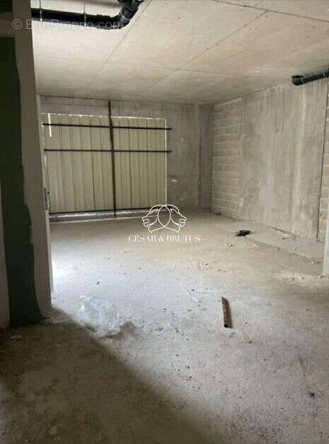 Commerce 50 m² à Pusignan  - photo 3