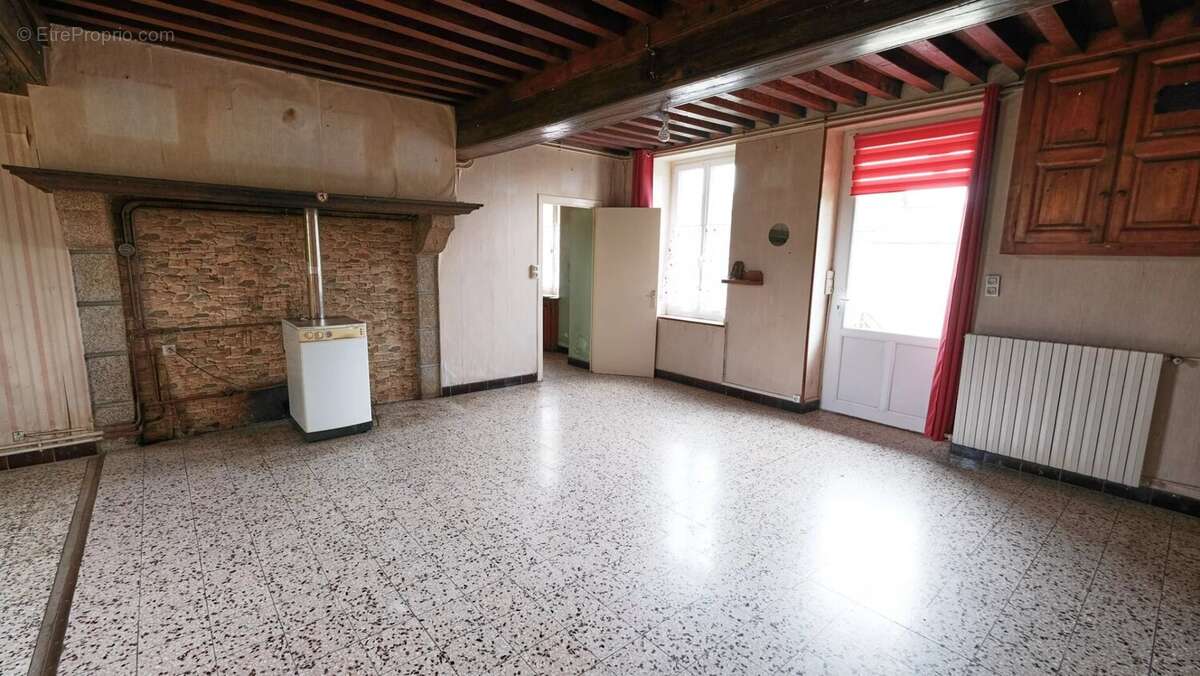 Maison à MONTIGNY-EN-MORVAN