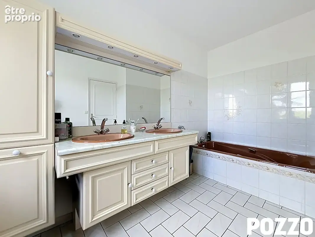 A Vendre - Grandparigny - Maison 6 pièce(s) 142 m² - VIE DE PLAIN-PIED - QUALITE DE CONSTRUCTION - photo 11