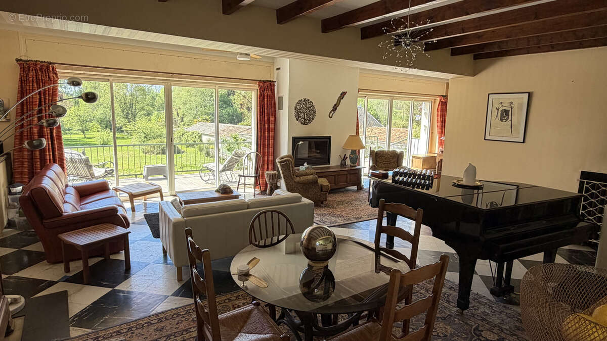 Maison à SAINT-JEAN-D'ANGELY