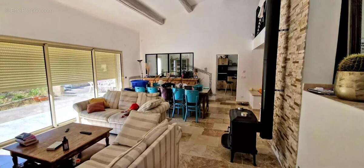 Maison à LA TOUR-D&#039;AIGUES