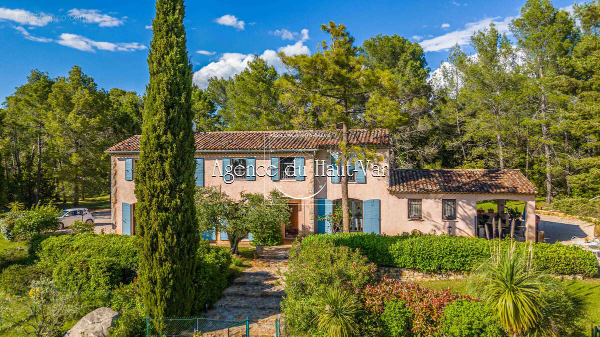 Maison à TOURRETTES