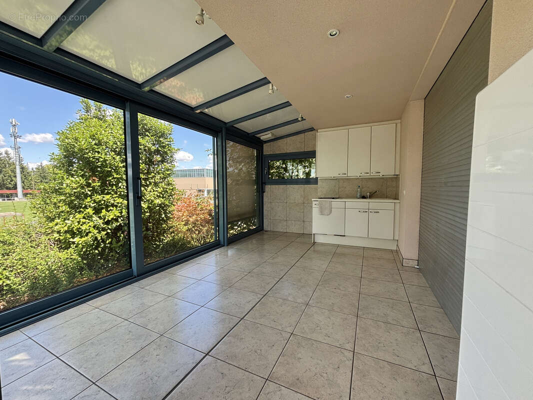 Élégante maison familiale de 220 m2 sur un magnifique terrain arboré de 15 ares - photo 19