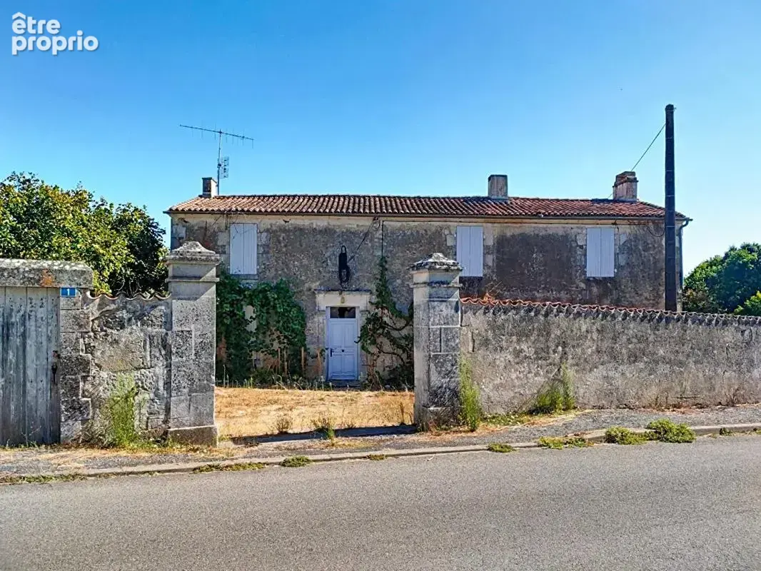 Maison 11 pièces 190 m² · à Lussant · 190 m² · 190 000 €