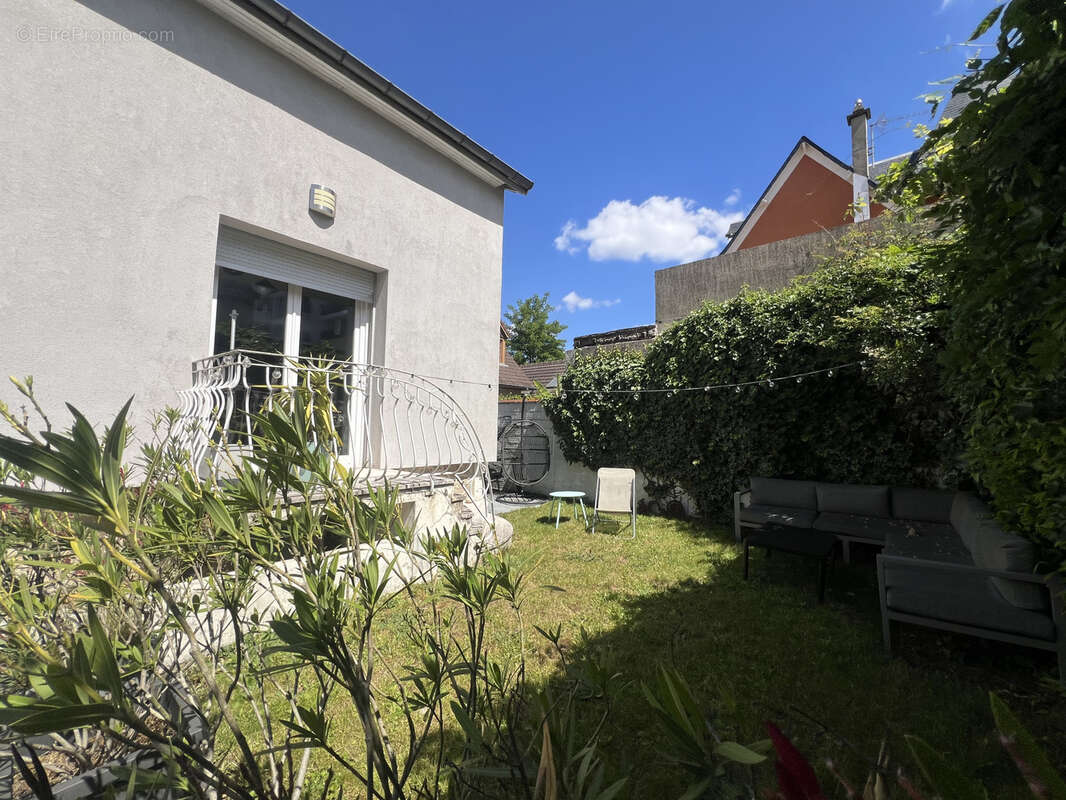 Maison à SARTROUVILLE