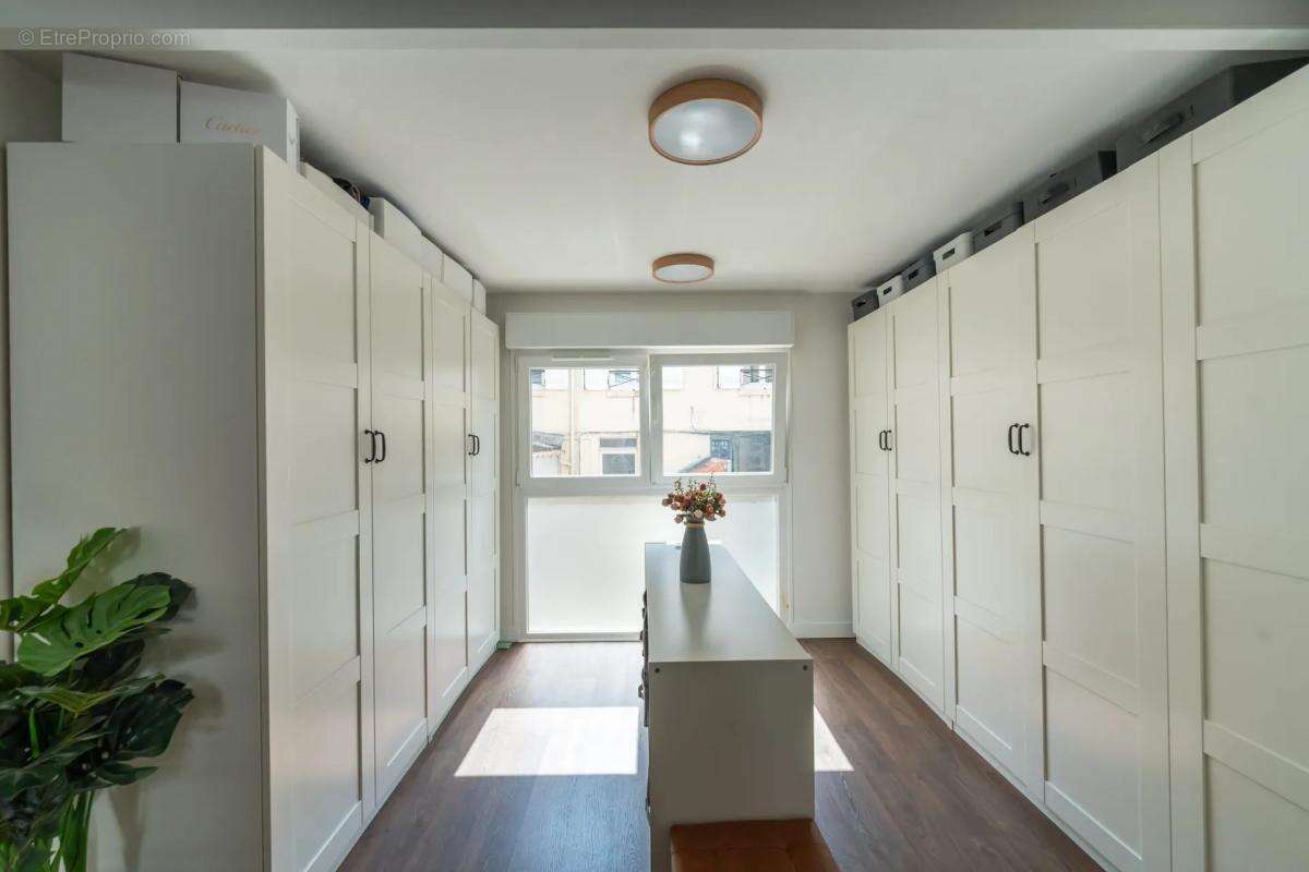 Appartement à SURESNES