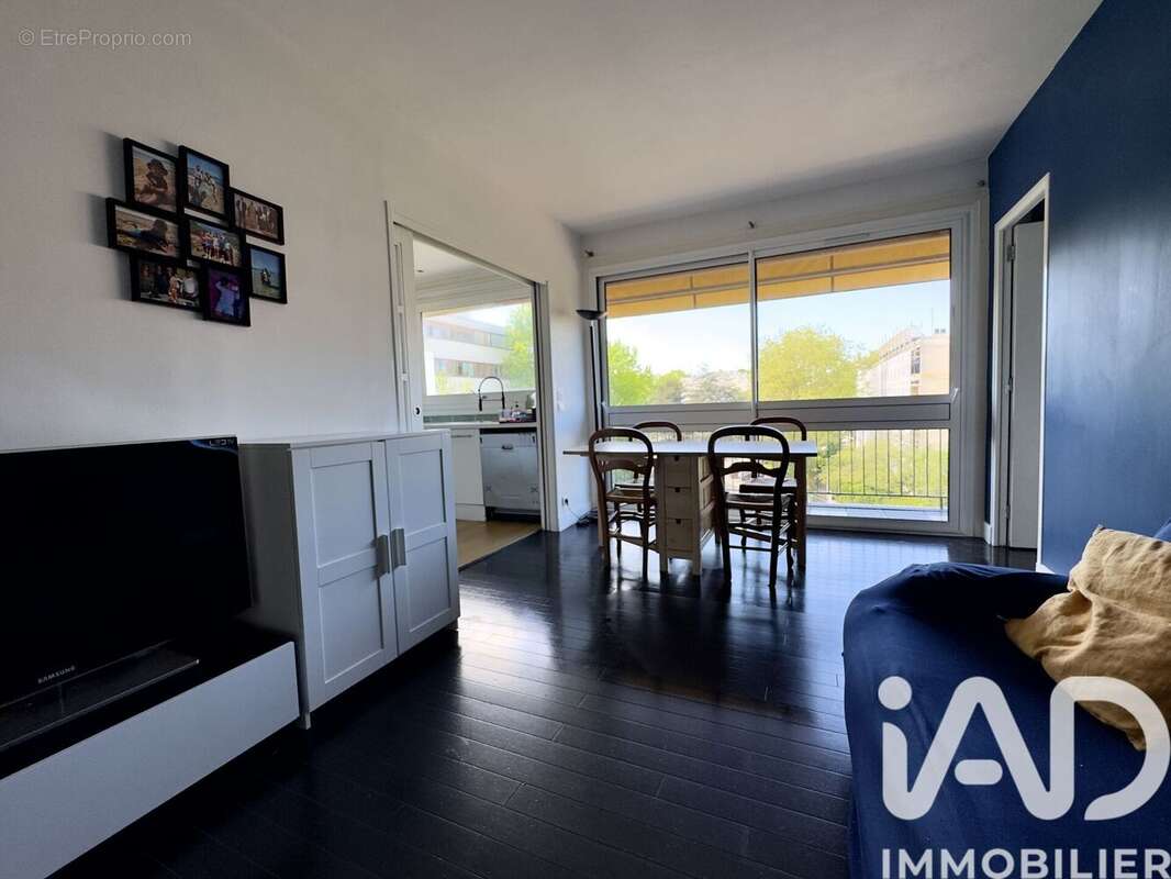 Photo 2 - Appartement à LA CELLE-SAINT-CLOUD