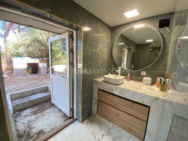 Maison à TOURRETTES