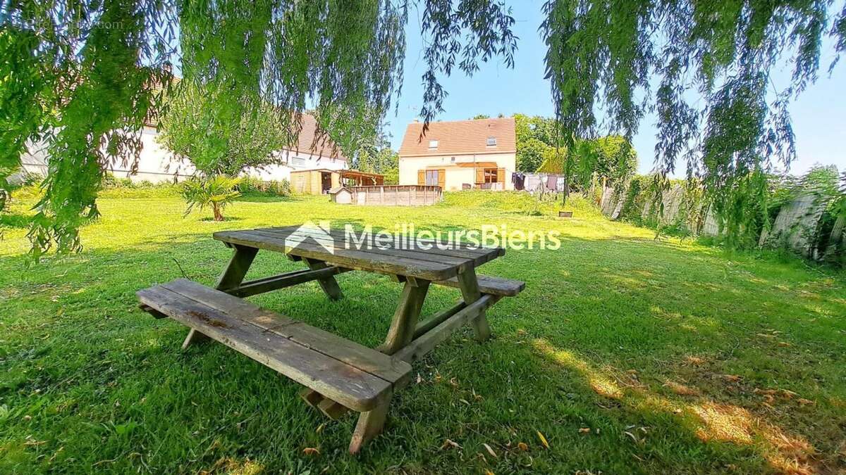 Maison à MONTJAVOULT