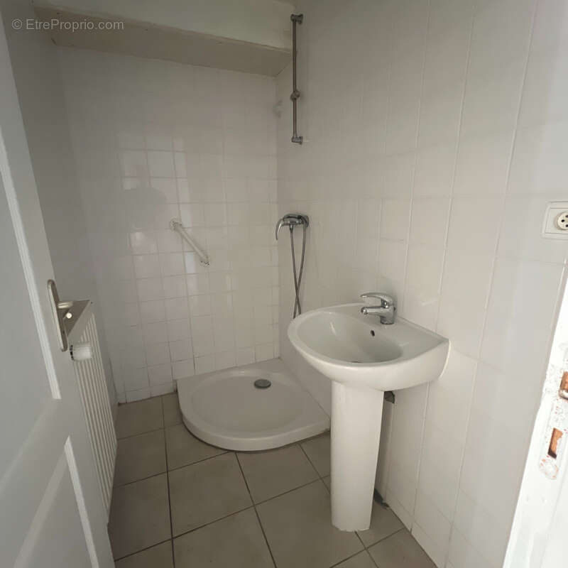 Appartement à CHATEAUNEUF-DU-FAOU