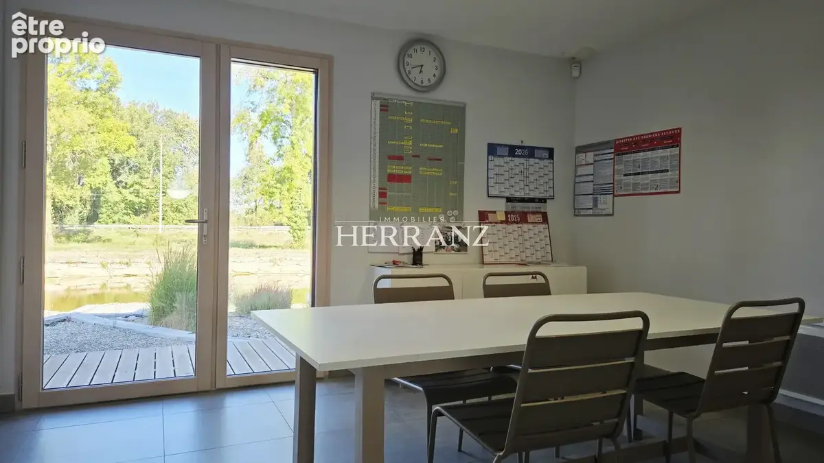 Zone d'activite : bureau 220m2 + atelier production 920m2 + entrepot 130 m2 - photo 17