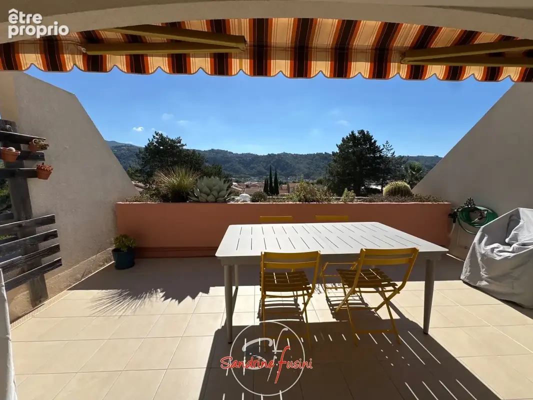 Carros (secteur bas) : Superbe 3 pièces avec deux belles terrasses de 17 m2 - photo 2