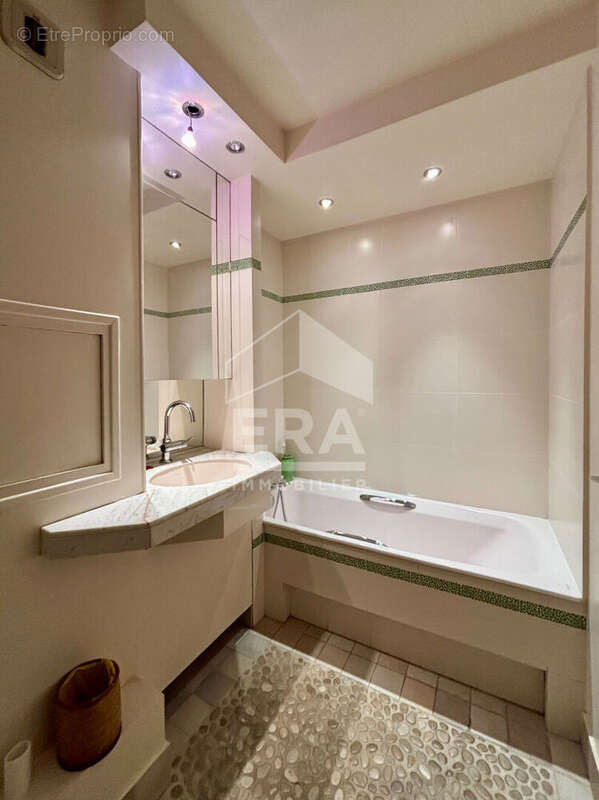 Appartement à LEVALLOIS-PERRET