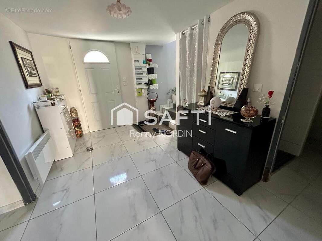 Maison 165 m² à Castillon-La-Bataille  - photo 4