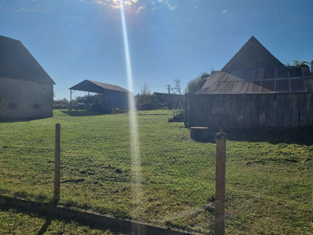Ancien corps de ferme sur plus d'un hectare ! - photo 6