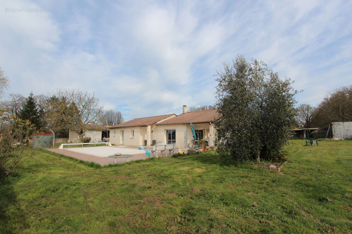 Maison à GERMOND-ROUVRE
