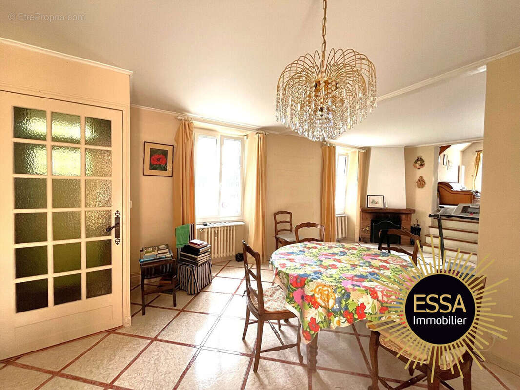 Maison à CRESPIERES