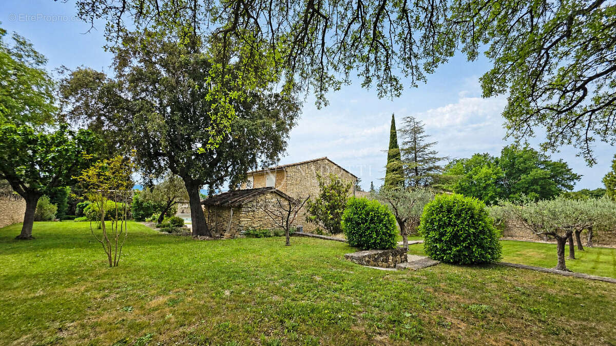 Maison à GORDES