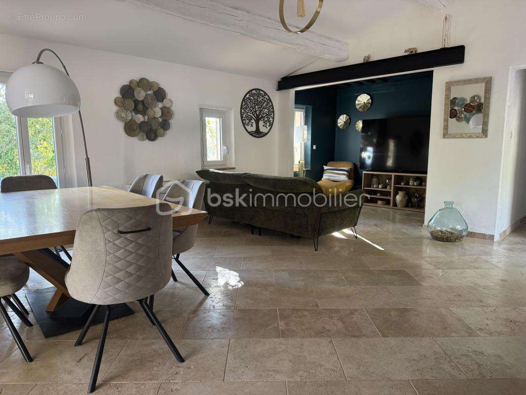À La Roquebrussanne ( 83136), maison de charme dans un écrin de nature avec panorama exceptionnel, grand terrain et piscine - photo 12