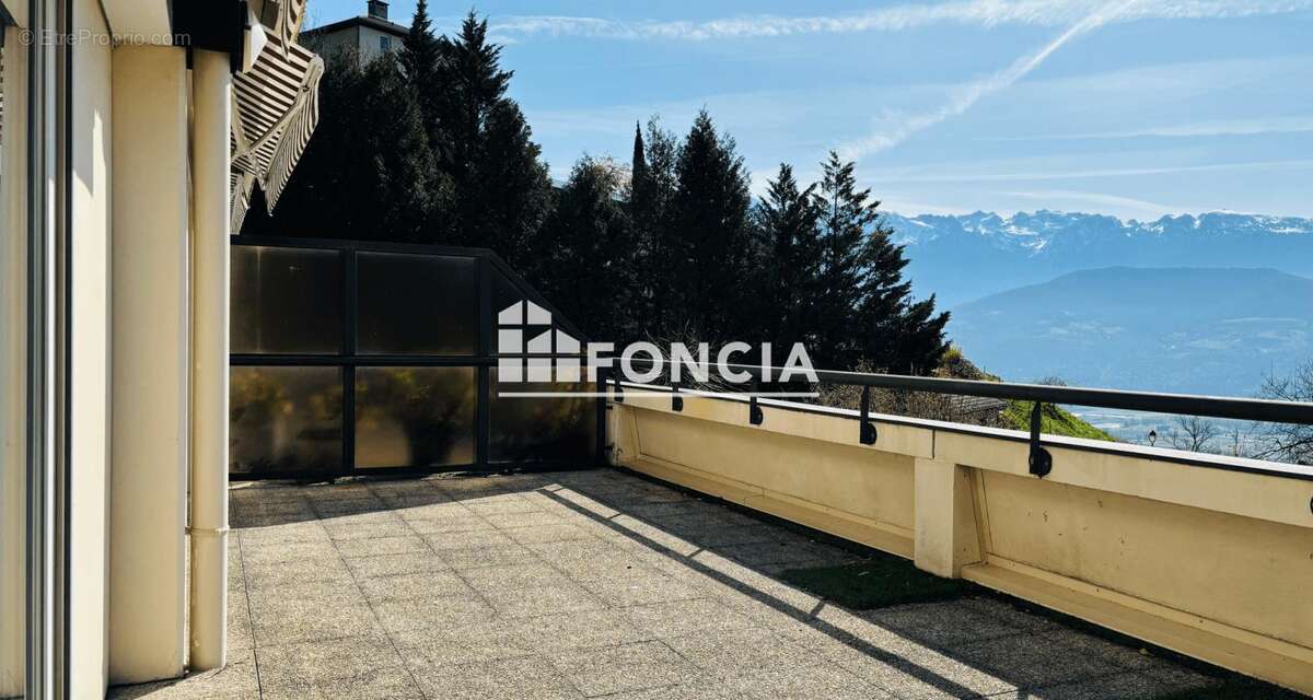 Appartement à CORENC