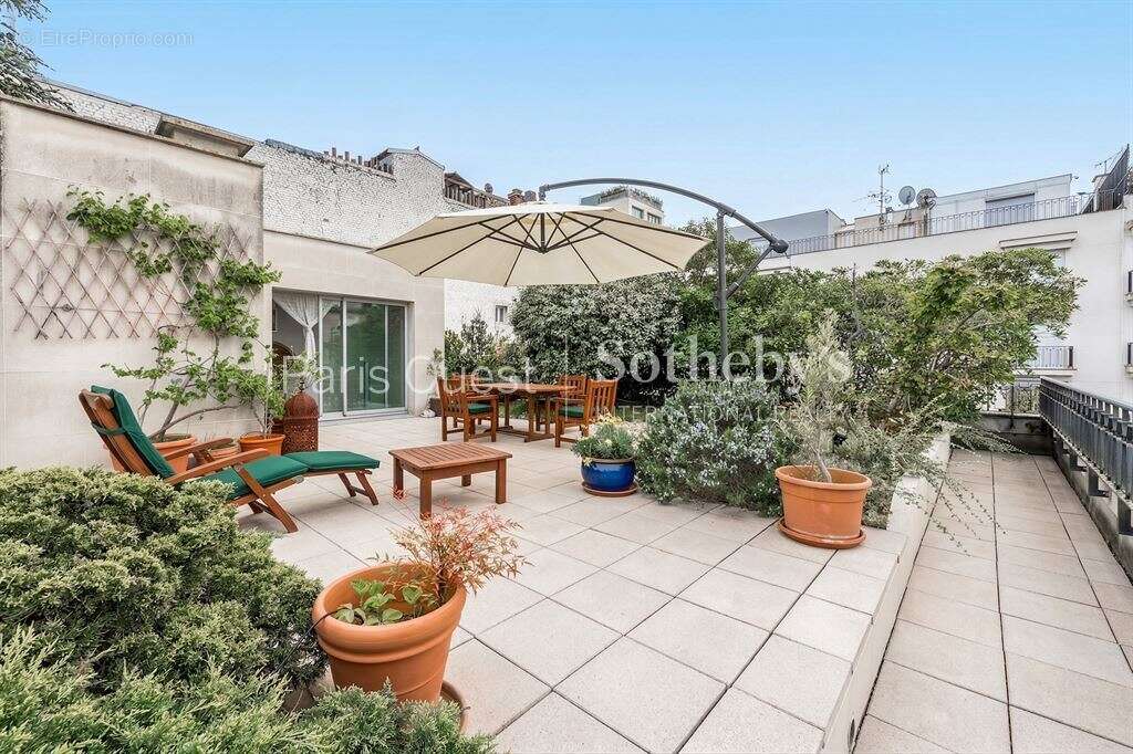 Appartement à NEUILLY-SUR-SEINE