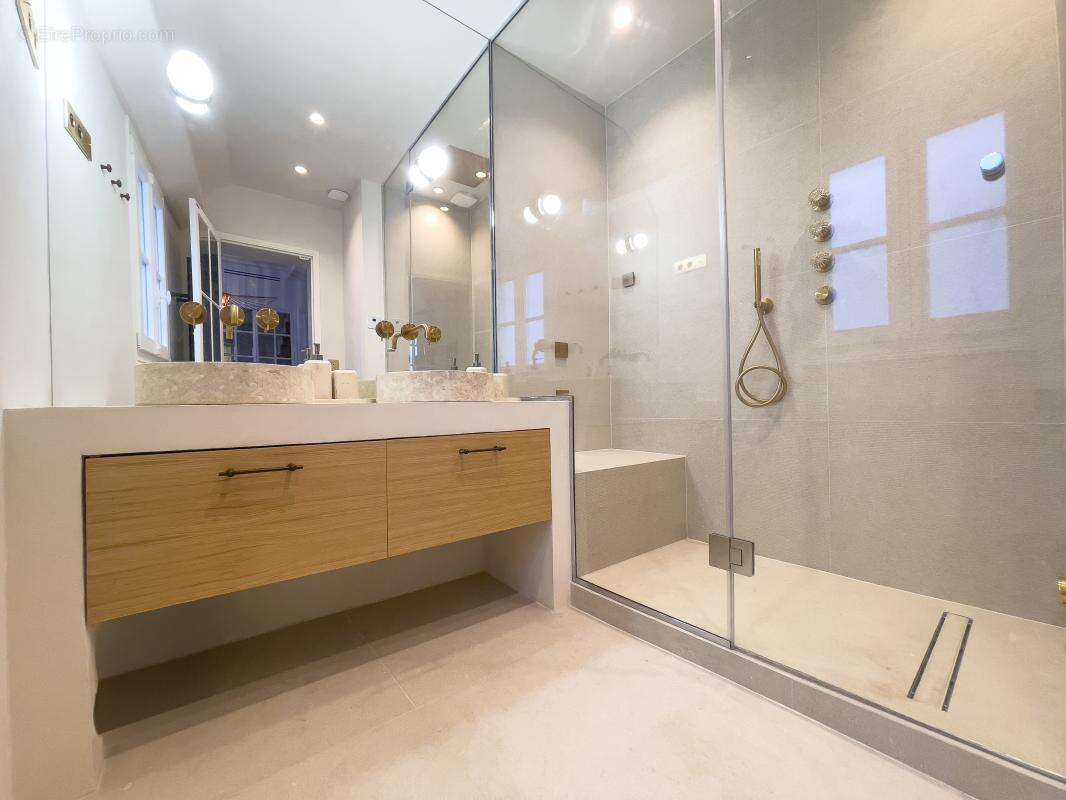 Appartement à PARIS-6E