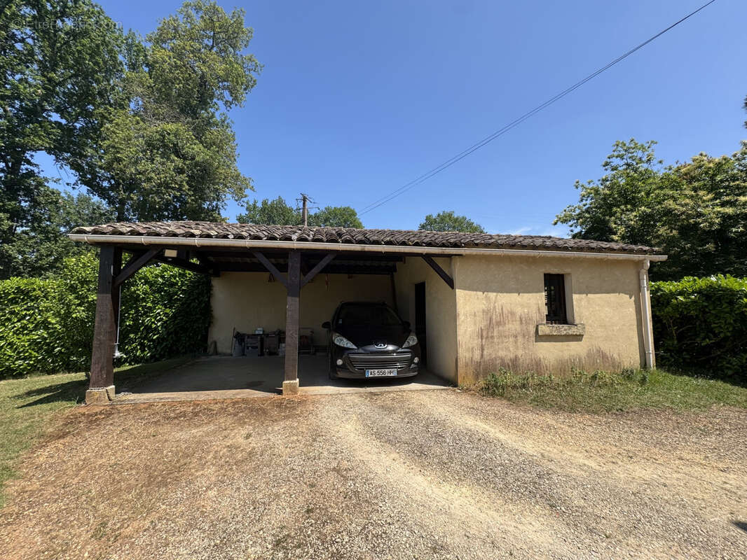Maison à CENAC-ET-SAINT-JULIEN
