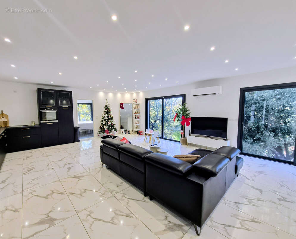 Maison à FLASSANS-SUR-ISSOLE