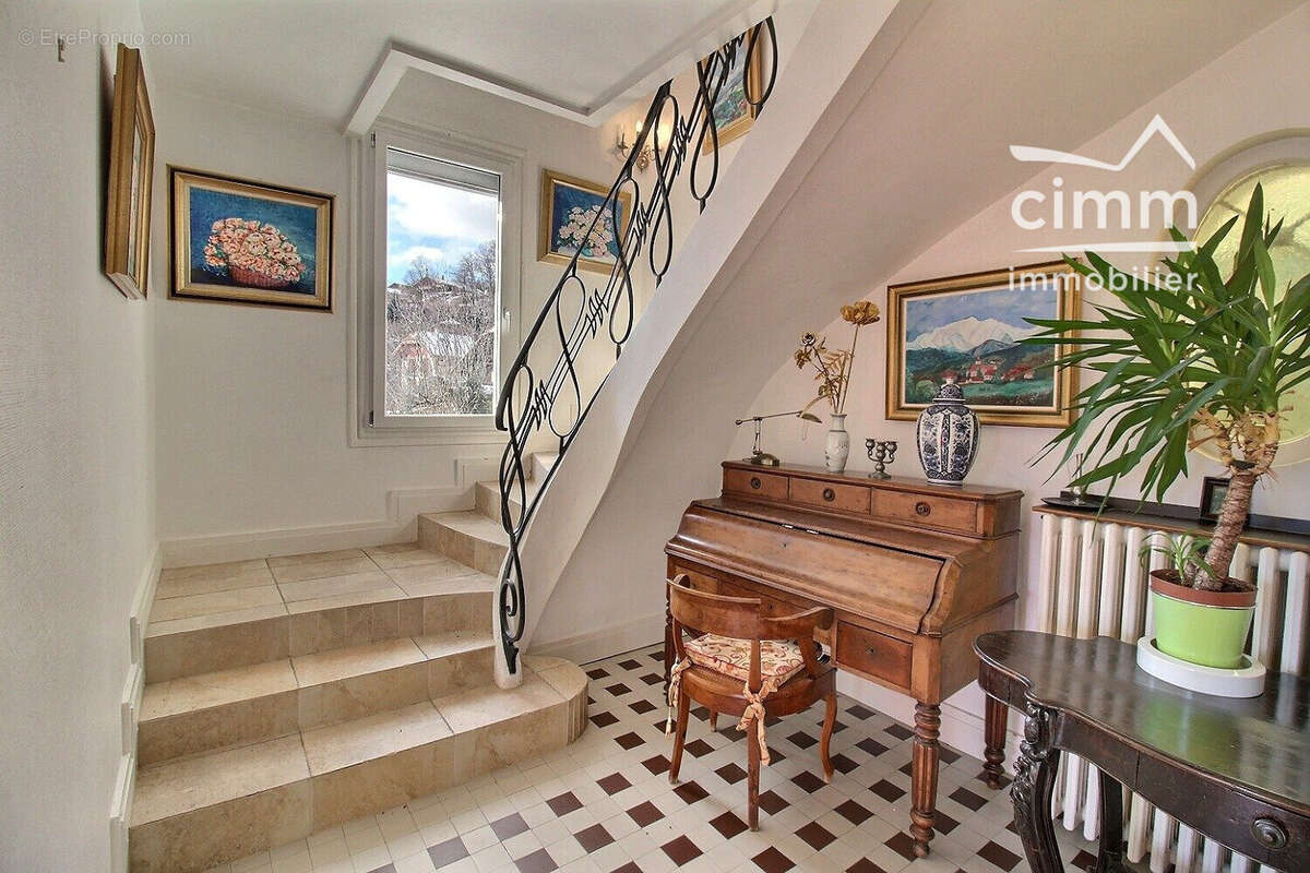 Maison 277 m² à Passy  - photo 3