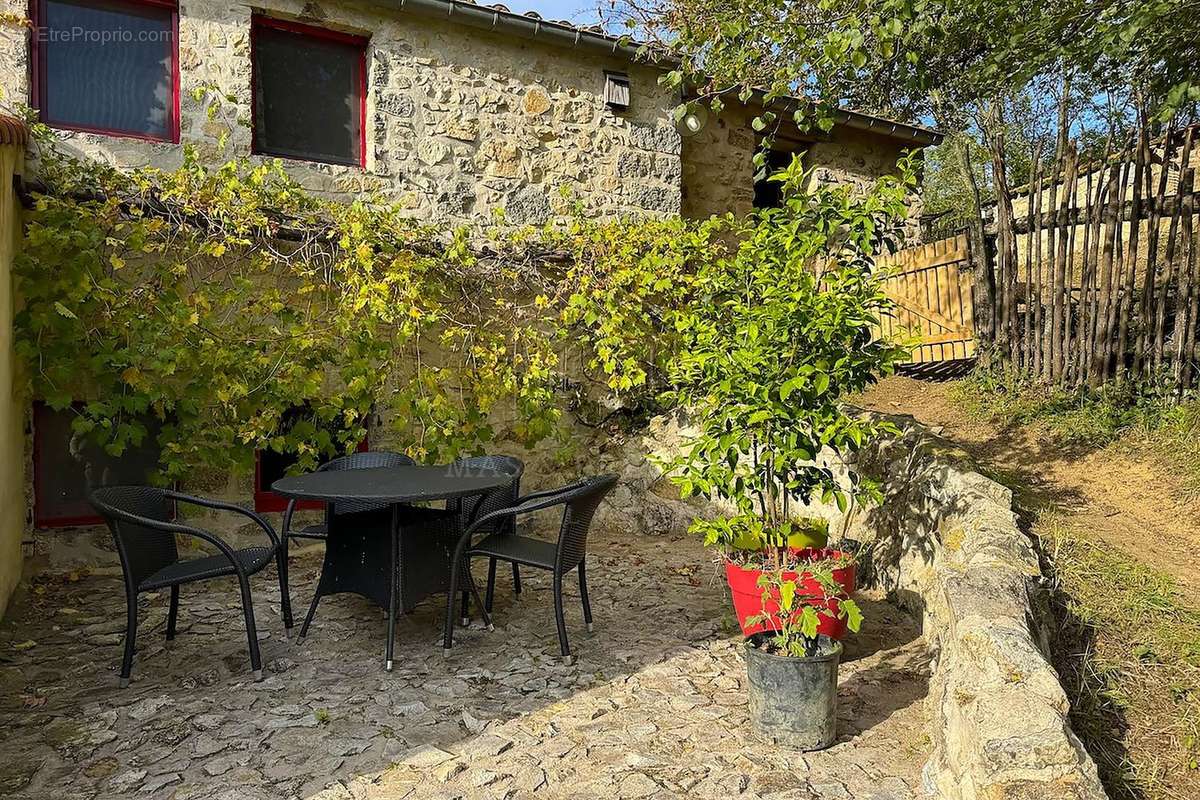 Maison à SAINT-LAURENT-DE-CERDANS