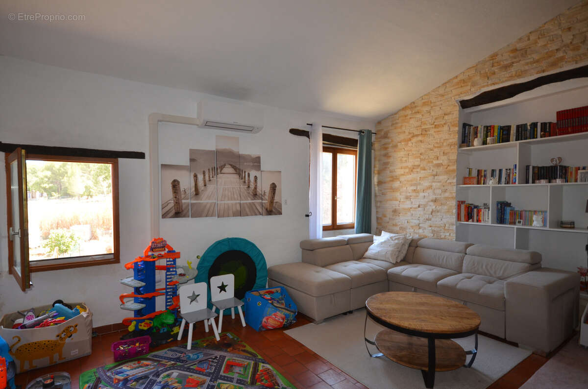 Maison à AUPS