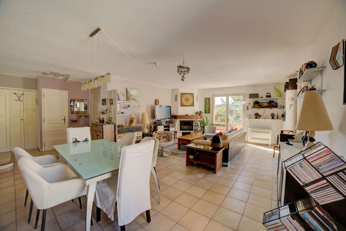 Maison à BAGNOLS-EN-FORET