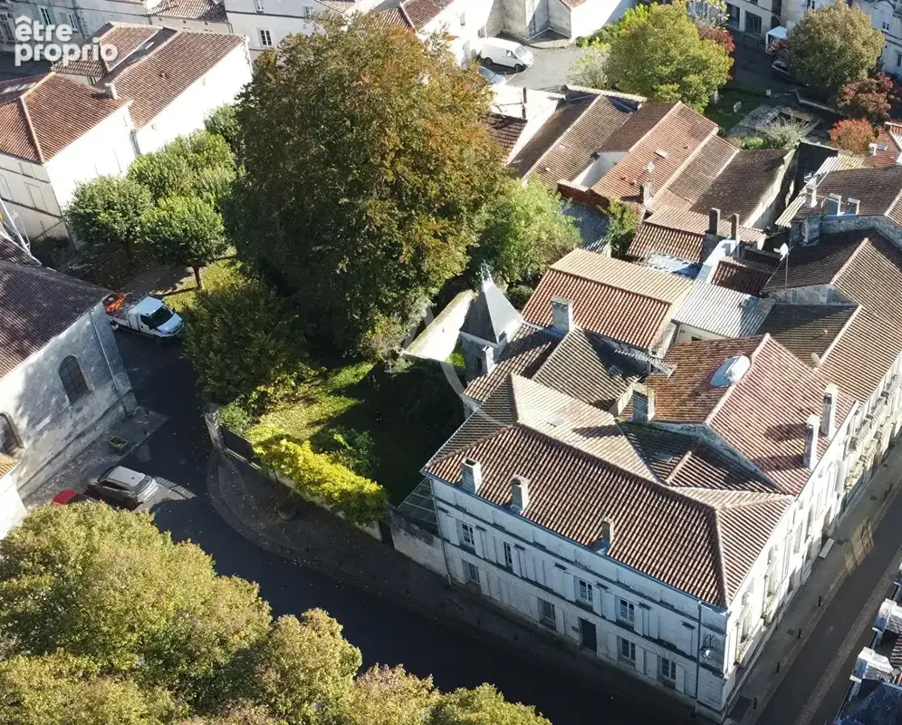 Maison 10 pièces 344 m² · à Pons · 343,7 m² · 295 400 €