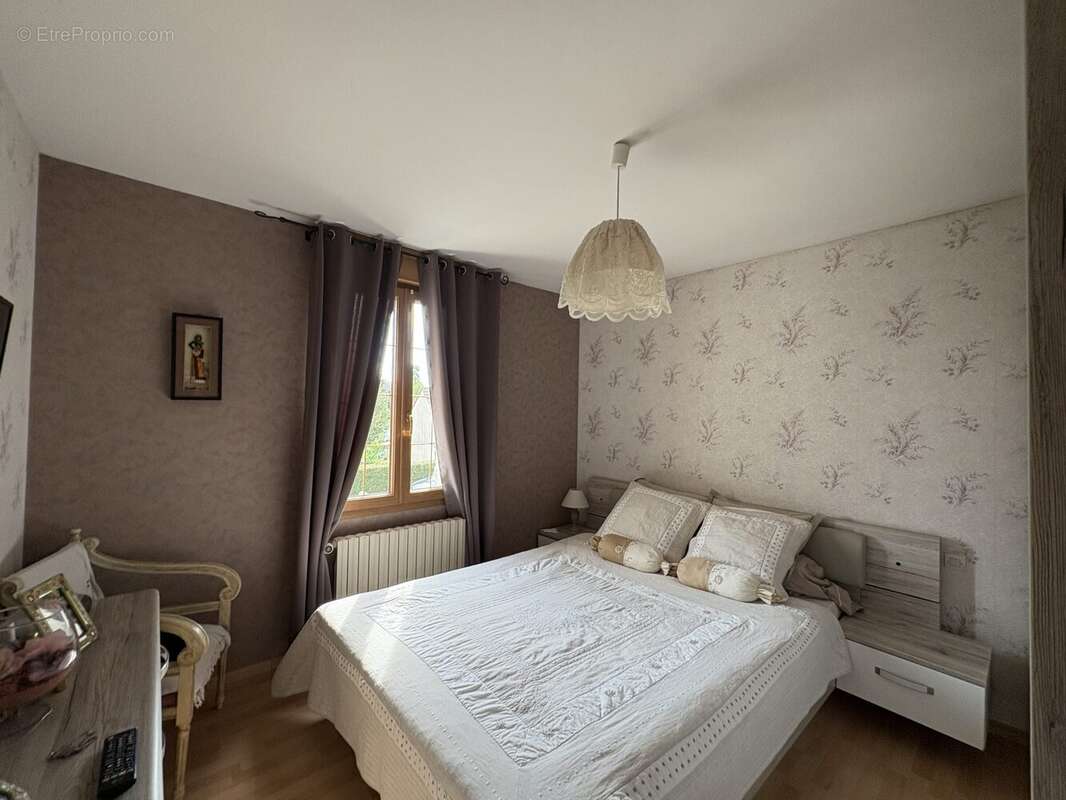 Maison à BELLOU-LE-TRICHARD