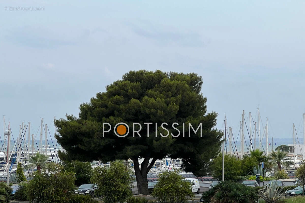 Appartement à SAINT-LAURENT-DU-VAR