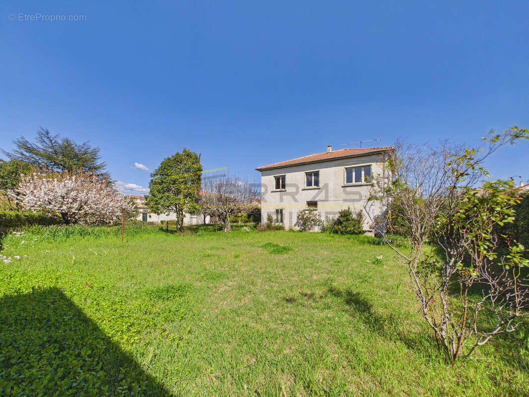 Maison à VALREAS