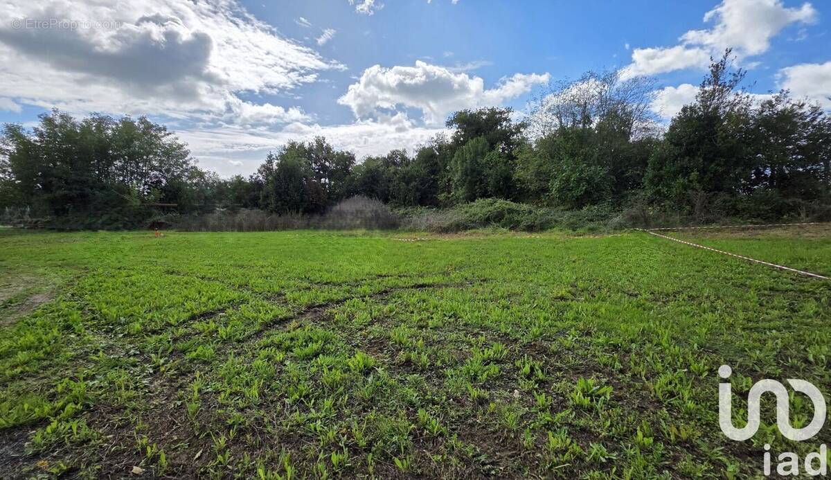 Photo 1 - Terrain à SAINT-JUST-LUZAC