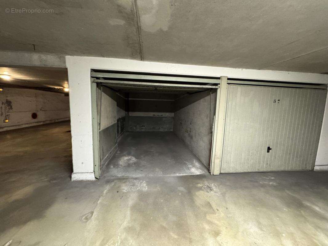 Parking à ROQUEBRUNE-CAP-MARTIN