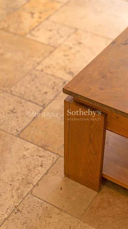 Appartement à LES ISSAMBRES