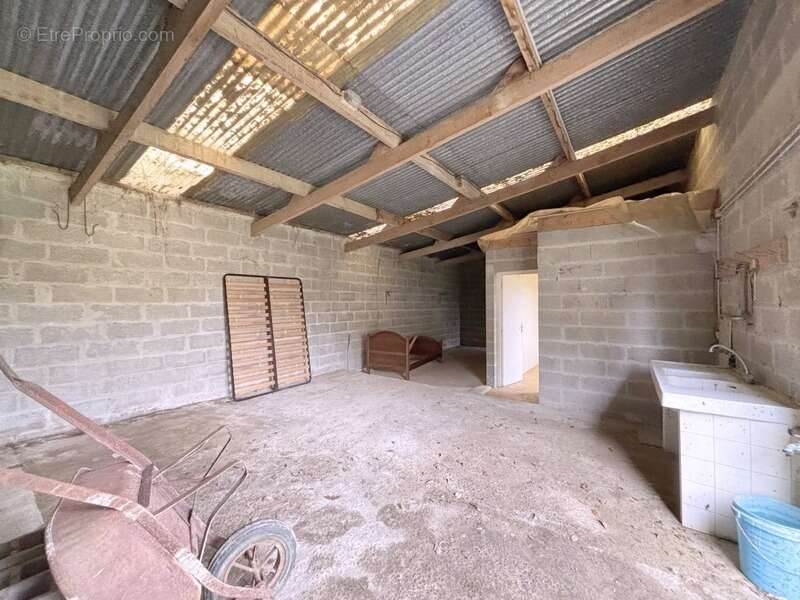 Maison 208m² - 6 Chambres - DEPENDANCES - TERRAIN 2100m² - photo 7