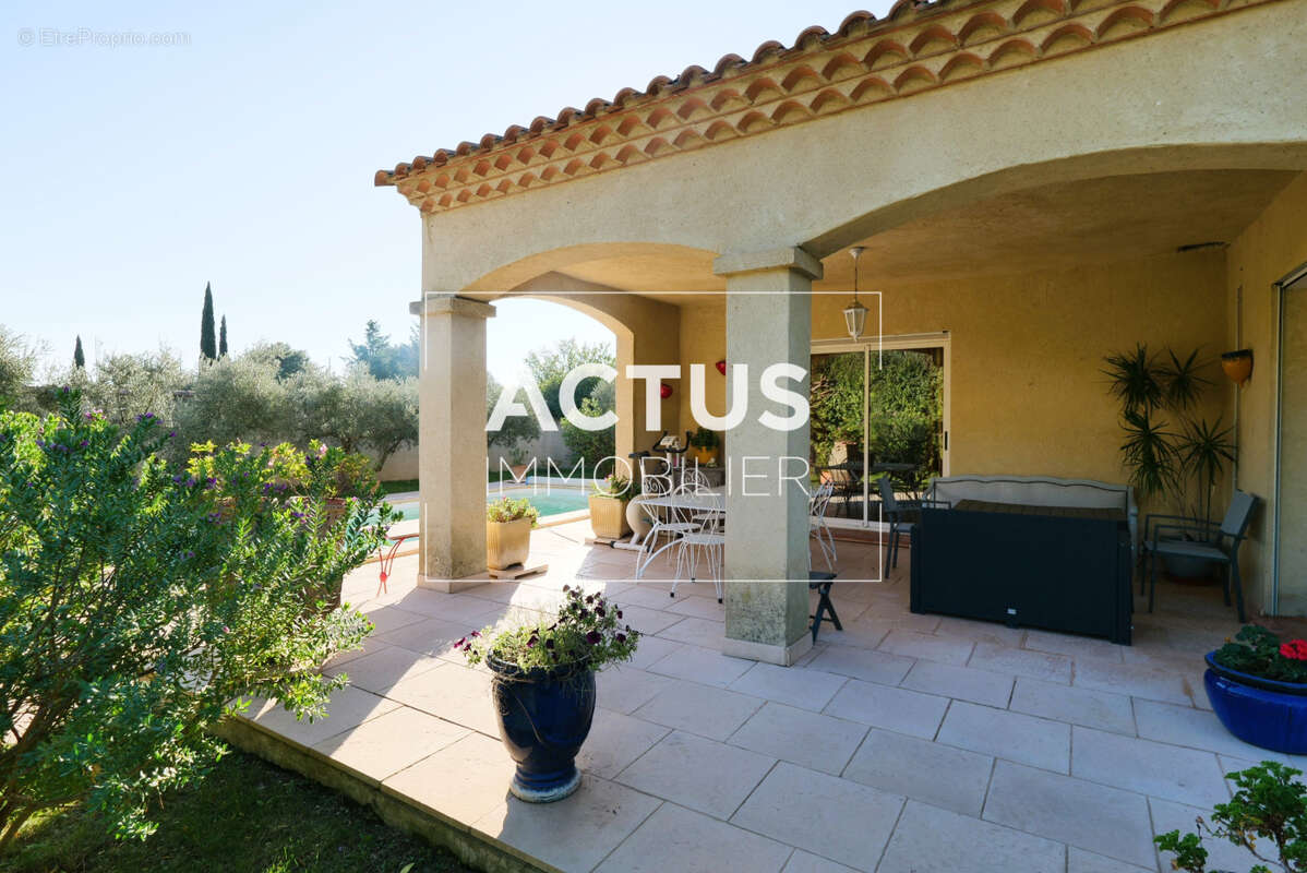 Maison à PELISSANNE