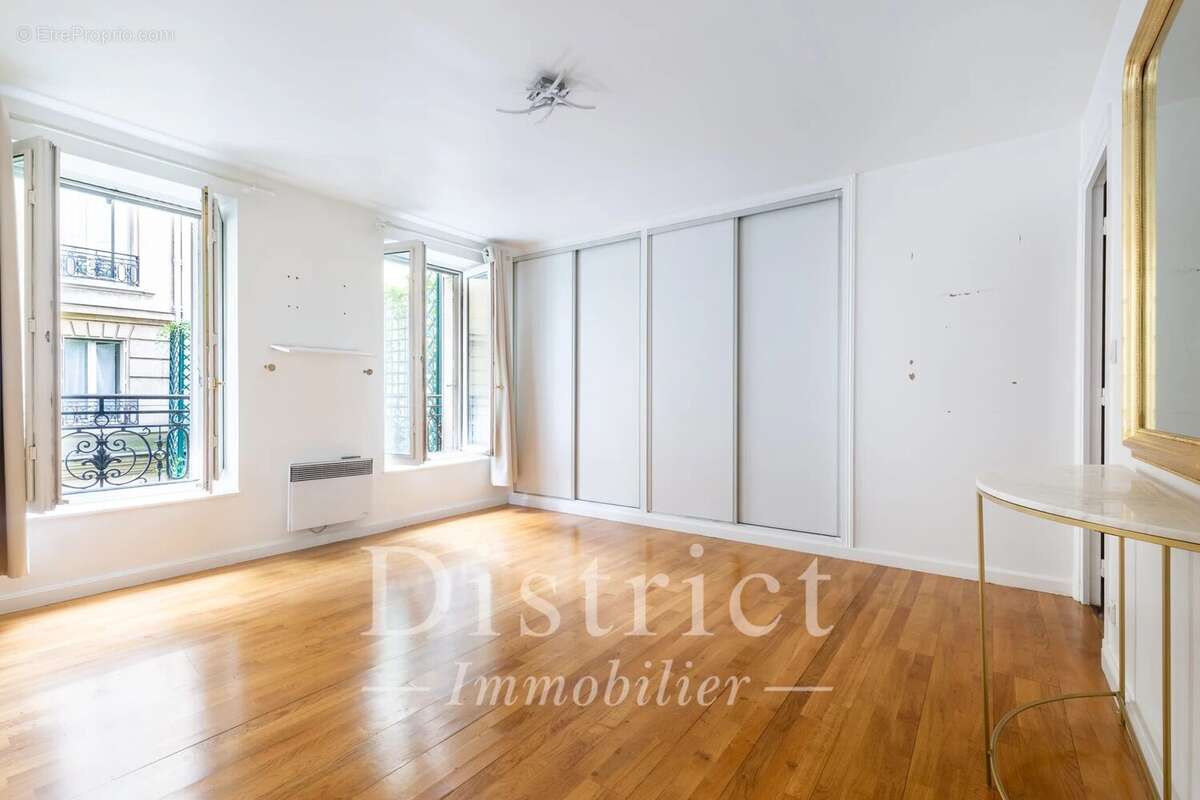Appartement à PARIS-8E