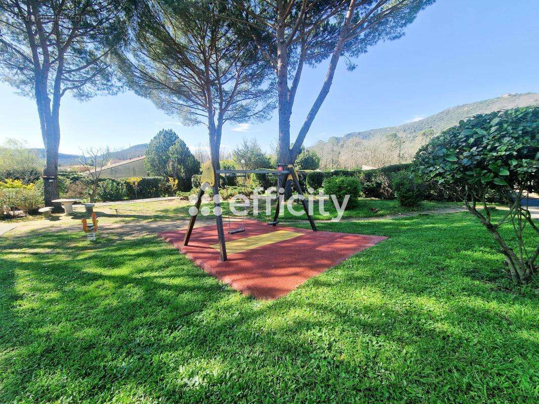 Maison à BAGNOLS-EN-FORET