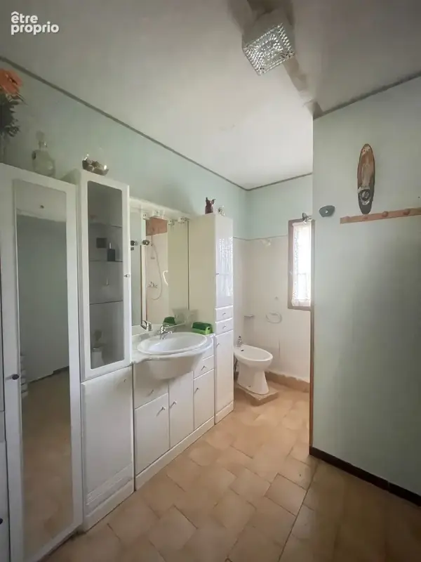Maison composee de deux logements sur terrain de 2162m2 - photo 7